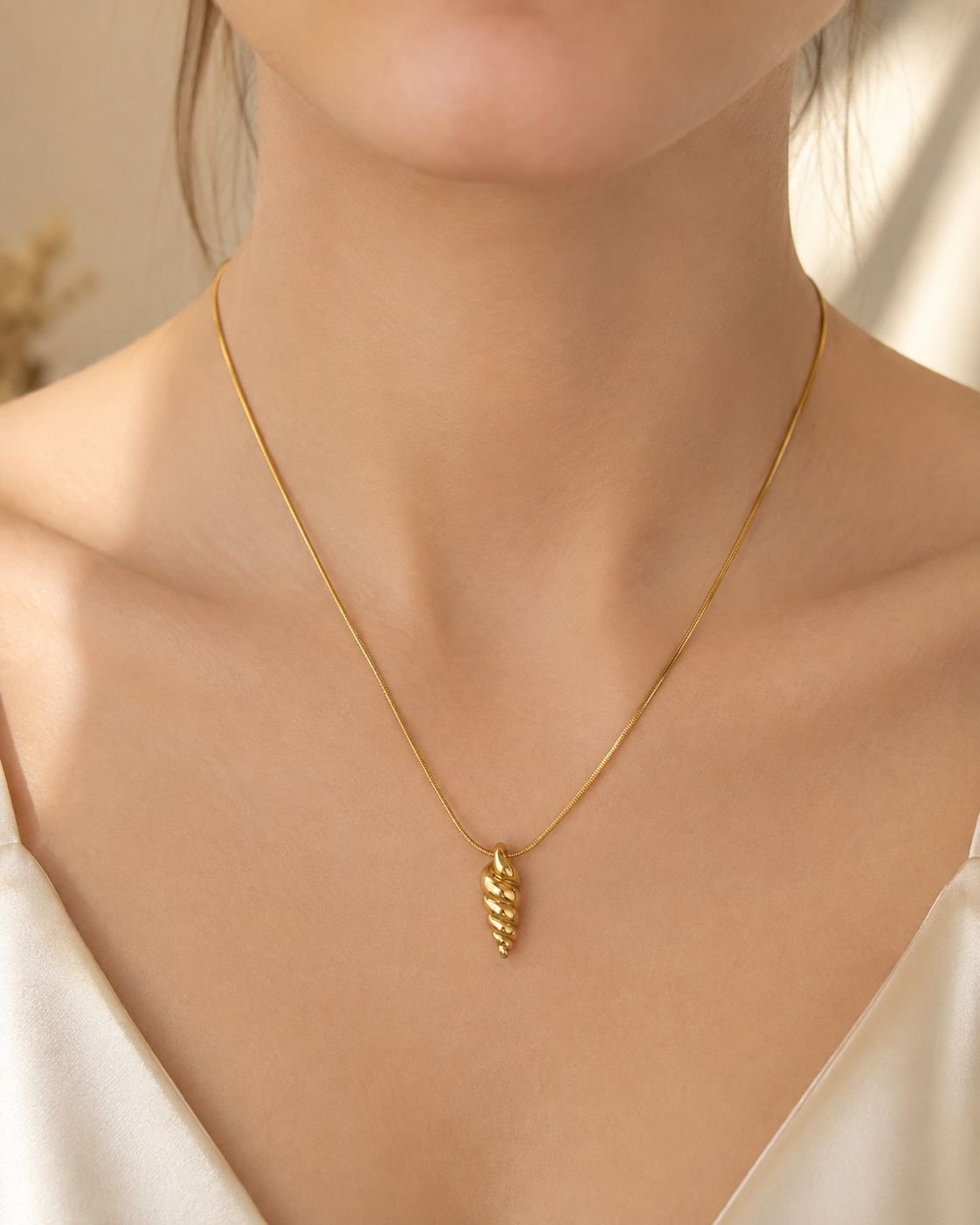Gold Burgu Kolye