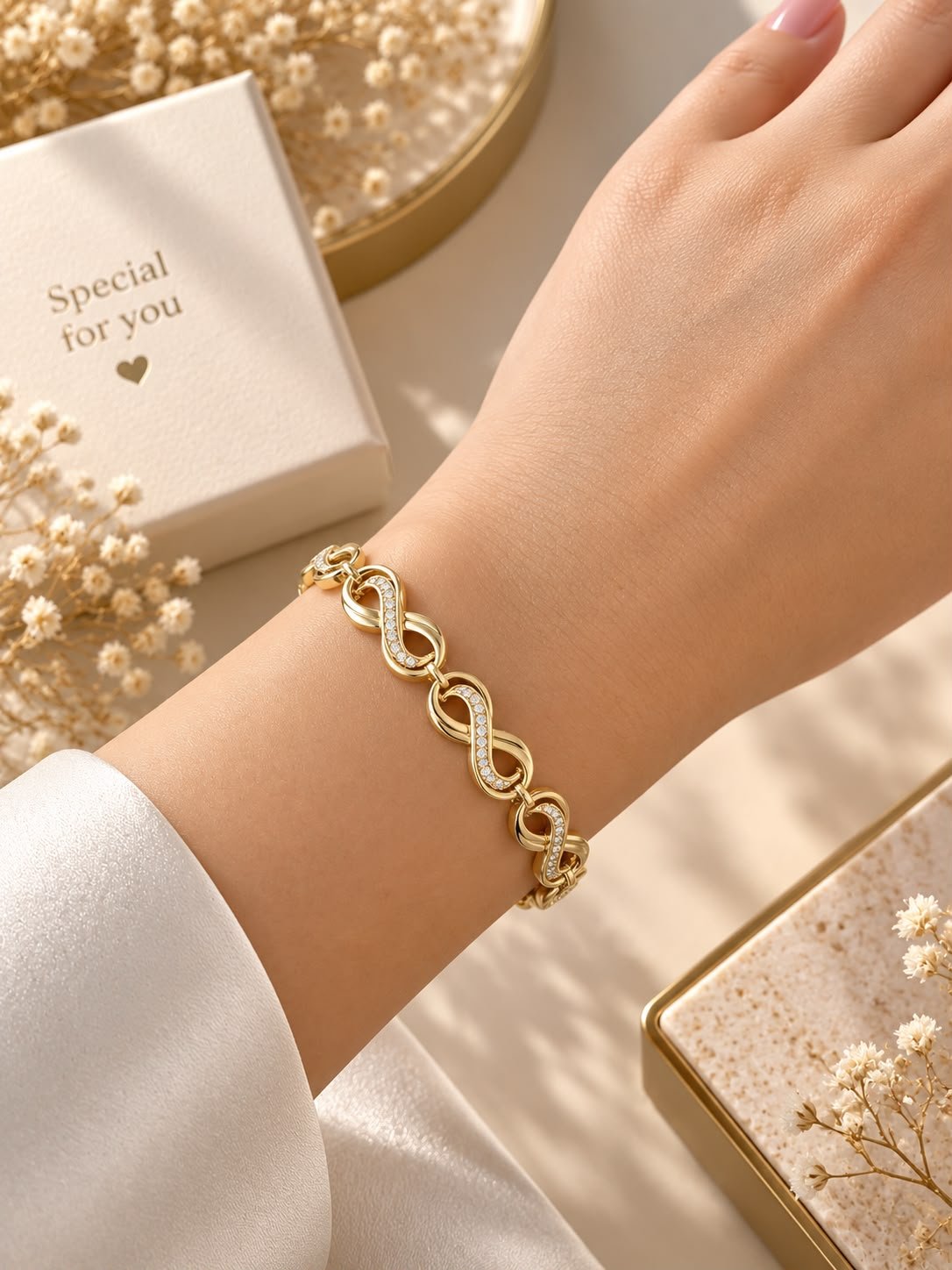 Infinity Luxe Taşlı Gold Bileklik